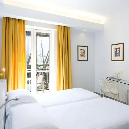 天堂艺术大酒店 酒店 4*