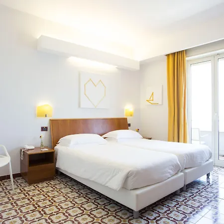 天堂艺术大酒店 4*