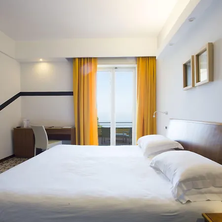 天堂艺术大酒店 酒店