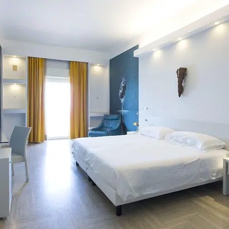 天堂艺术大酒店 酒店 4*