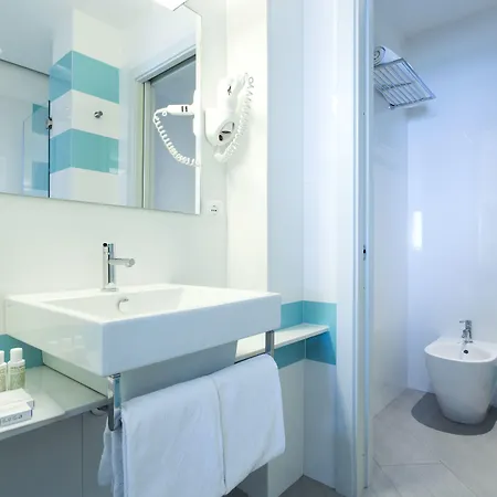 天堂艺术大酒店 酒店 4*