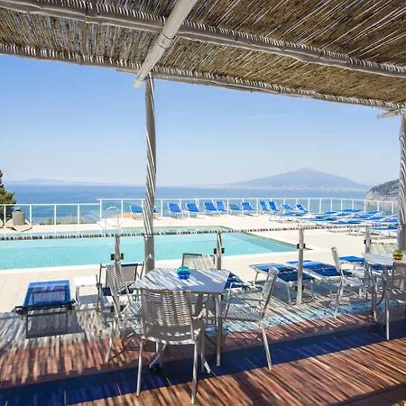 天堂艺术大酒店 酒店 4*