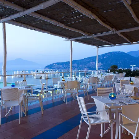 天堂艺术大酒店 酒店