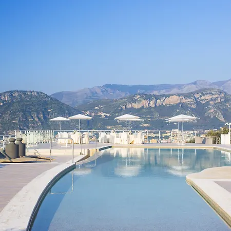 天堂艺术大酒店 4*