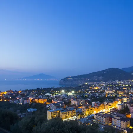 天堂艺术大酒店 4*