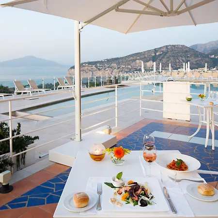 天堂艺术大酒店 酒店